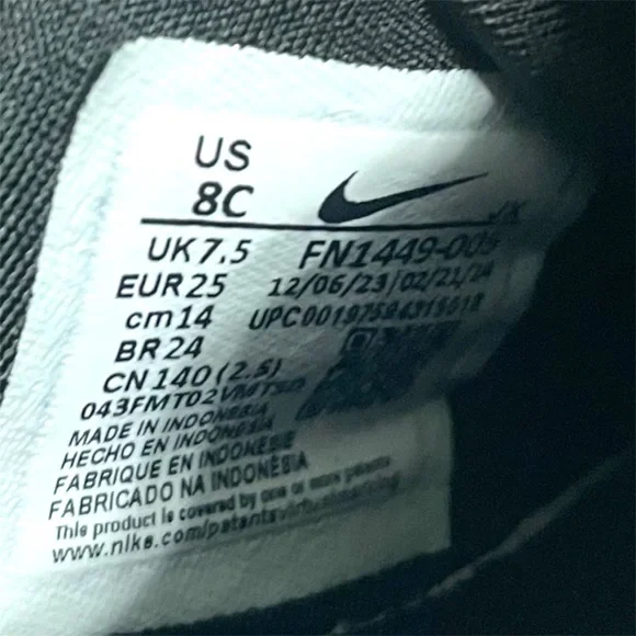 Nike Black Slip-On Sneakers with Sock-Like Upper - Picture 9 of 10